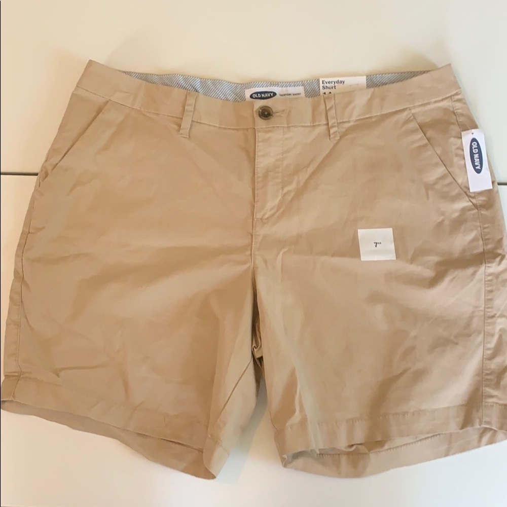 Old Navy everyday short khaki shorts size 14